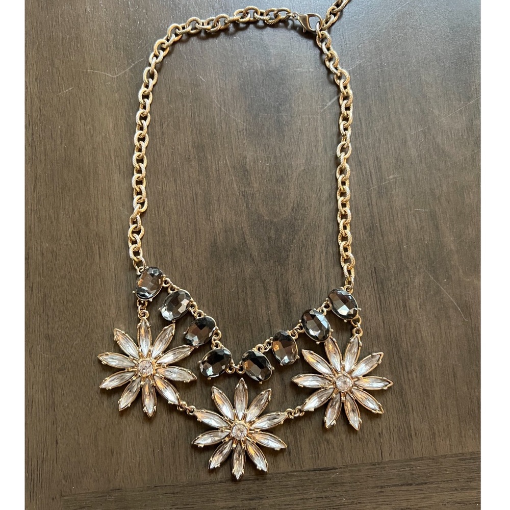 Francesca’s flower statement necklace